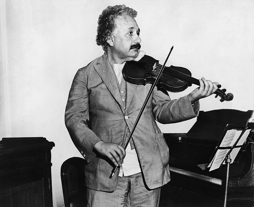 einstein-playing-violin